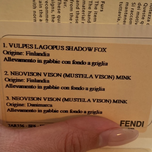 Fendi purse accessory Pom Pom - Picture 9 of 9